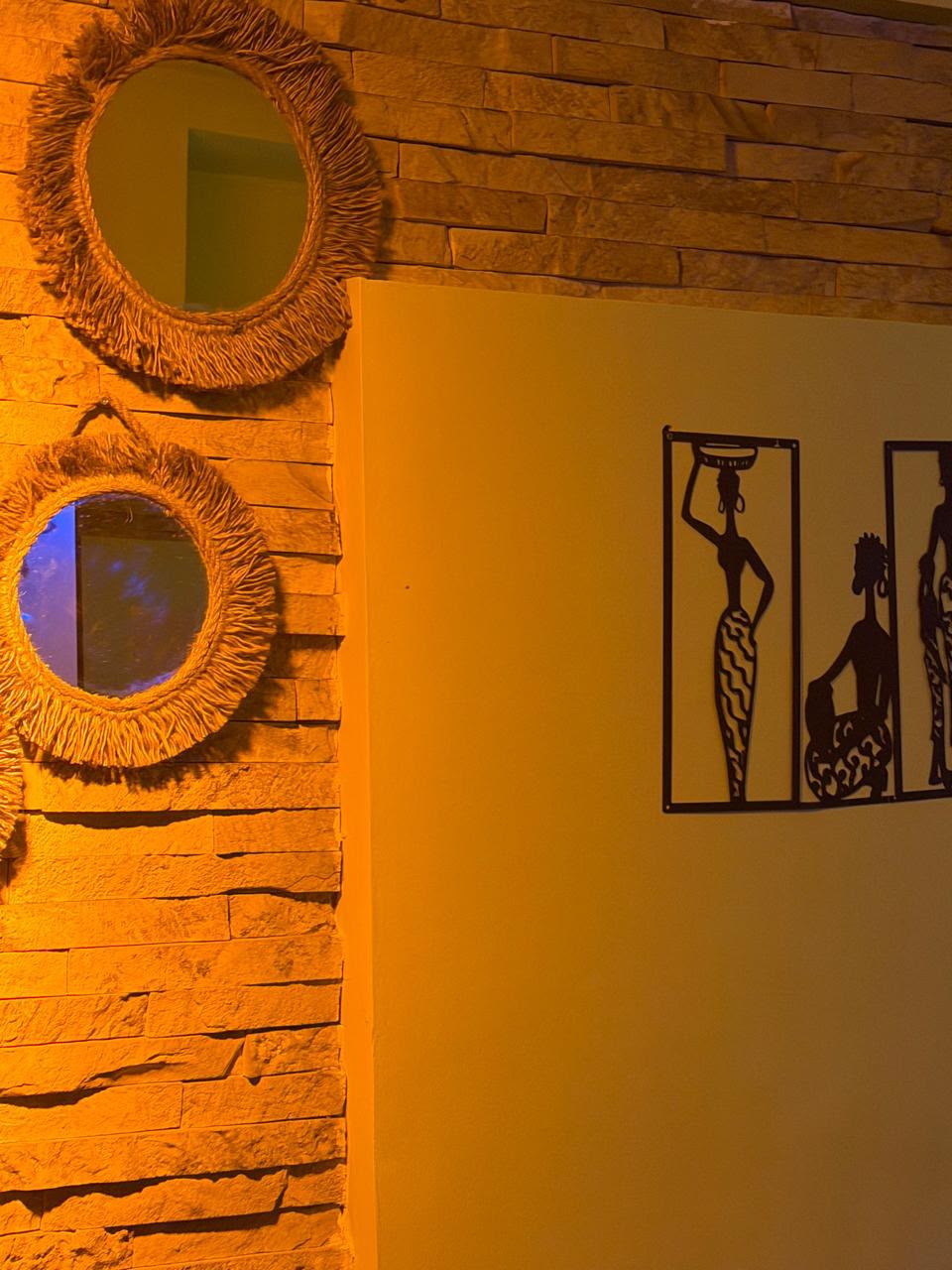 Le mur de pierre et les miroirs bohèmes de Papidoux