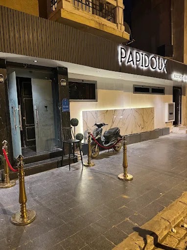 La façade de Papidoux la nuit